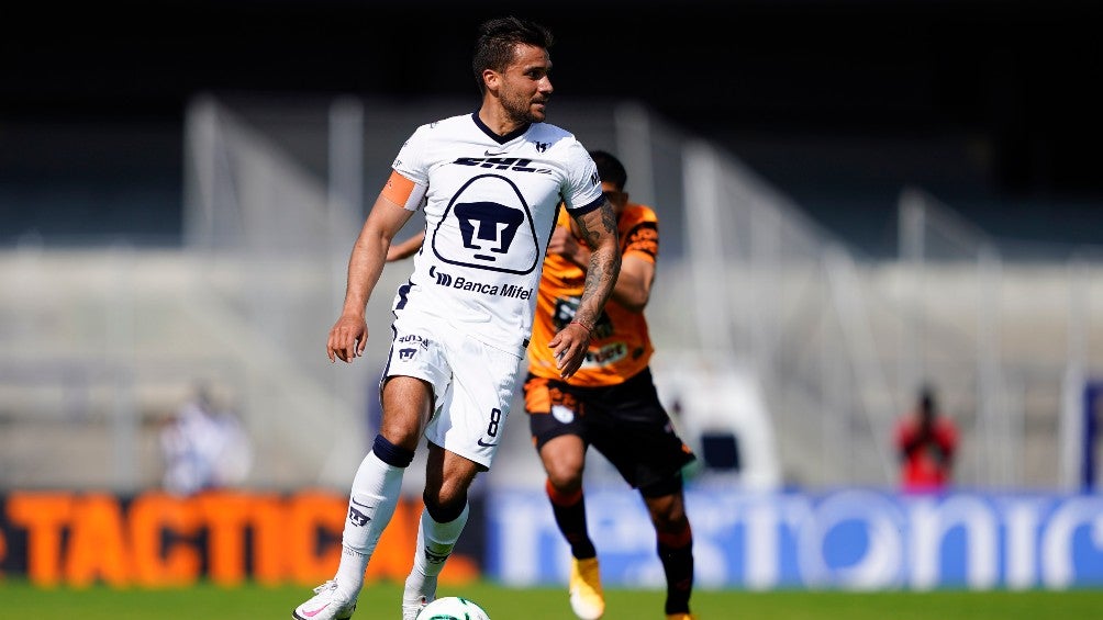 Andrés Iniestra durante un partido con Pumas