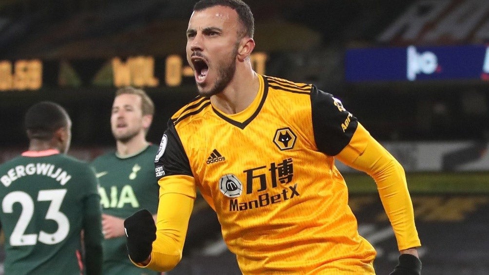 Romain Saiss festeja el gol del empate de los Wolves