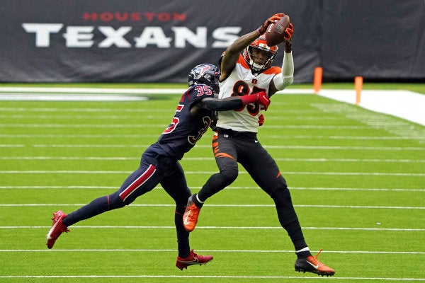 Tee Higgins en acción ante Texans