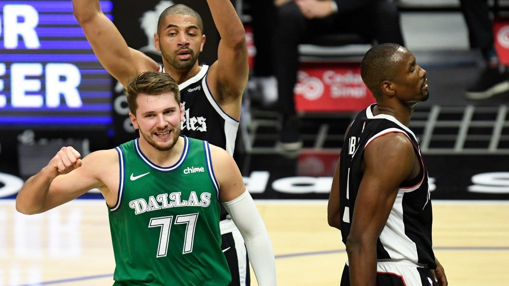 Doncic celebra ante los Clippers