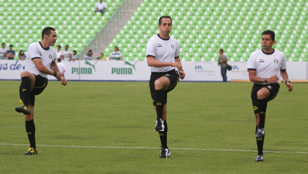 Silbantes en calentamiento previo a un partido