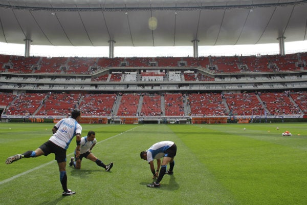 Silbantes en calentamiento previo a un partido