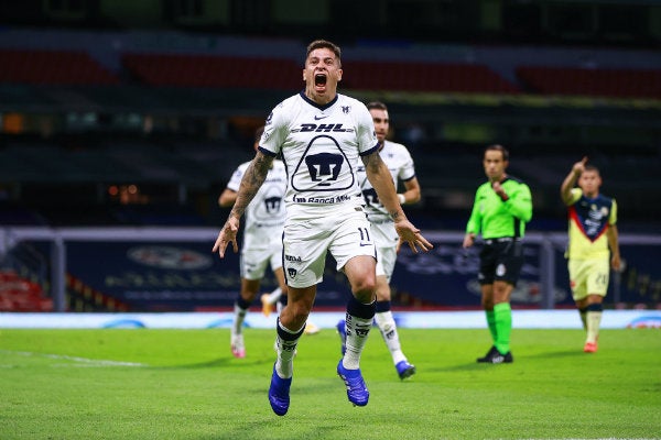 Juan Manuel Iturbe en festejo con Pumas ante América