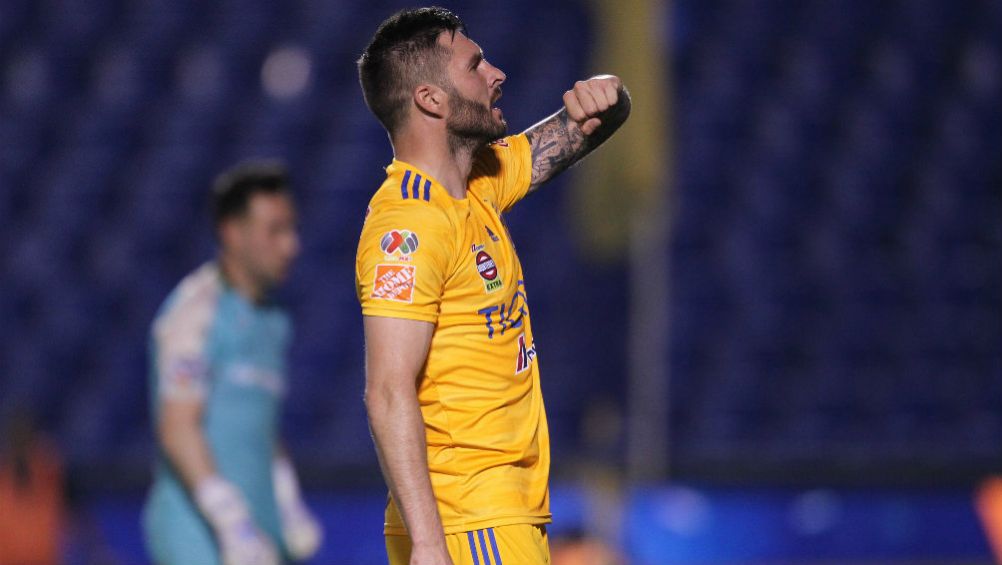 André-Pierre Gignac celebrando una de sus anotaciones