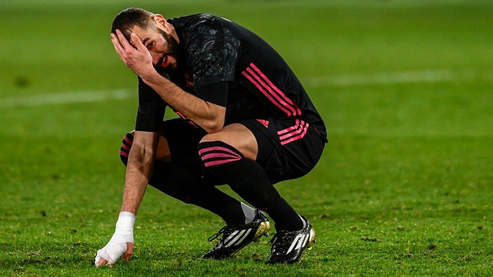 Benzema se lamenta en empate vs el Elche