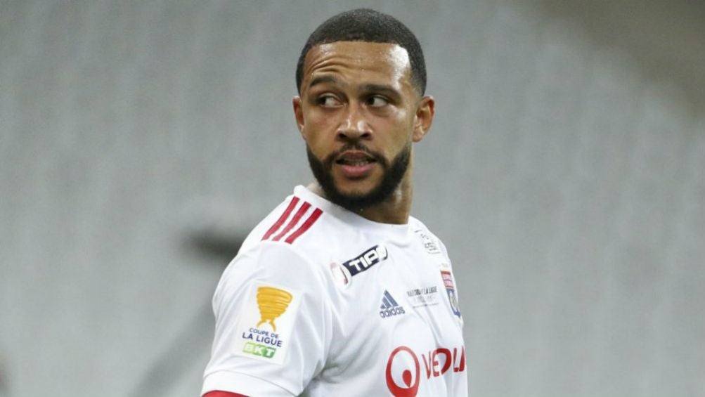 Memphis Depay en acción con Lyon