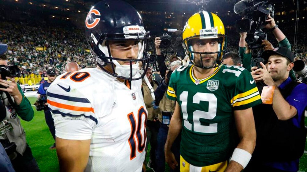 Rodgers posa con Trubisky en Lambeau Field