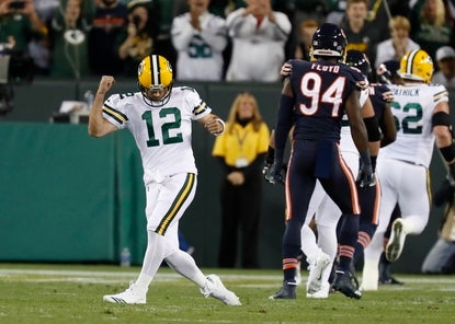 Rodgers festeja un touchdown ante Chicago