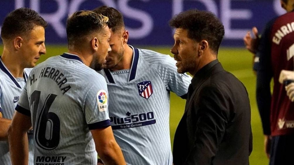 Héctor Herrera y Diego Simeone en un partido con el Atleti 