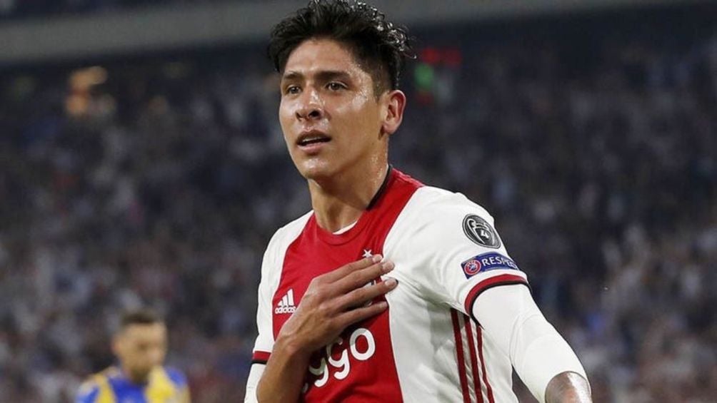 Edson Álvarez en el partido del Ajax