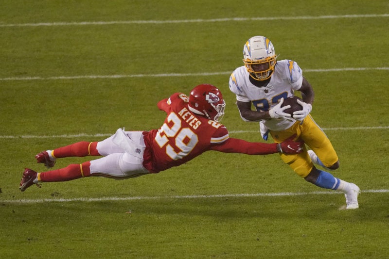 Chargers vs Chiefs en partido