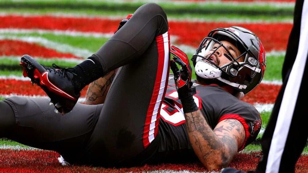 Mike Evans sufrió una lesión en la rodilla 