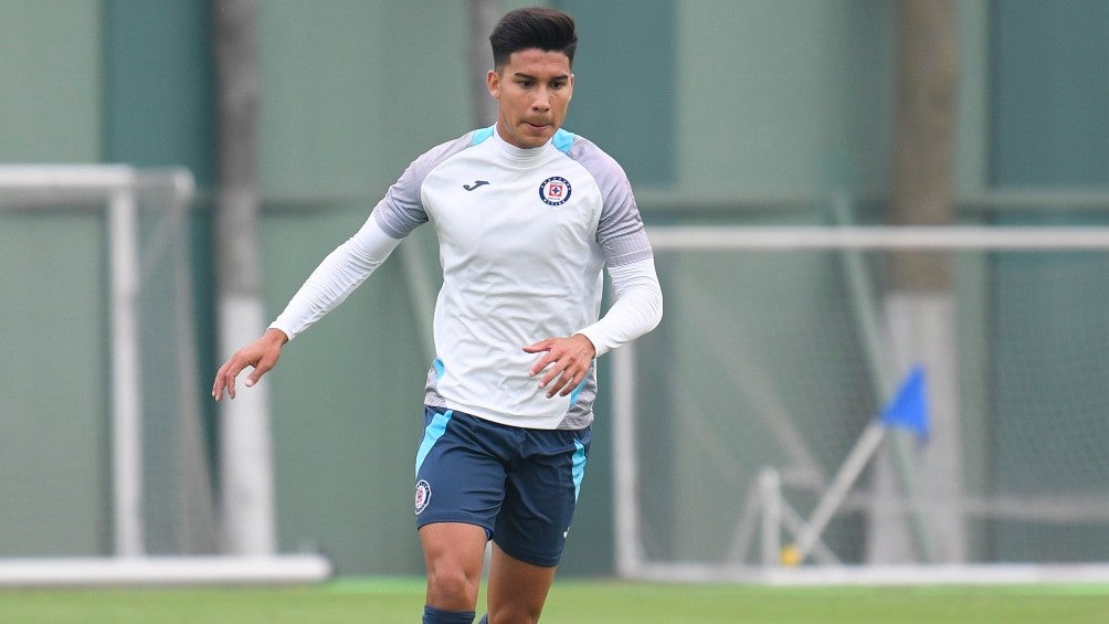 Fernández, en un entrenamiento del Cruz Azul