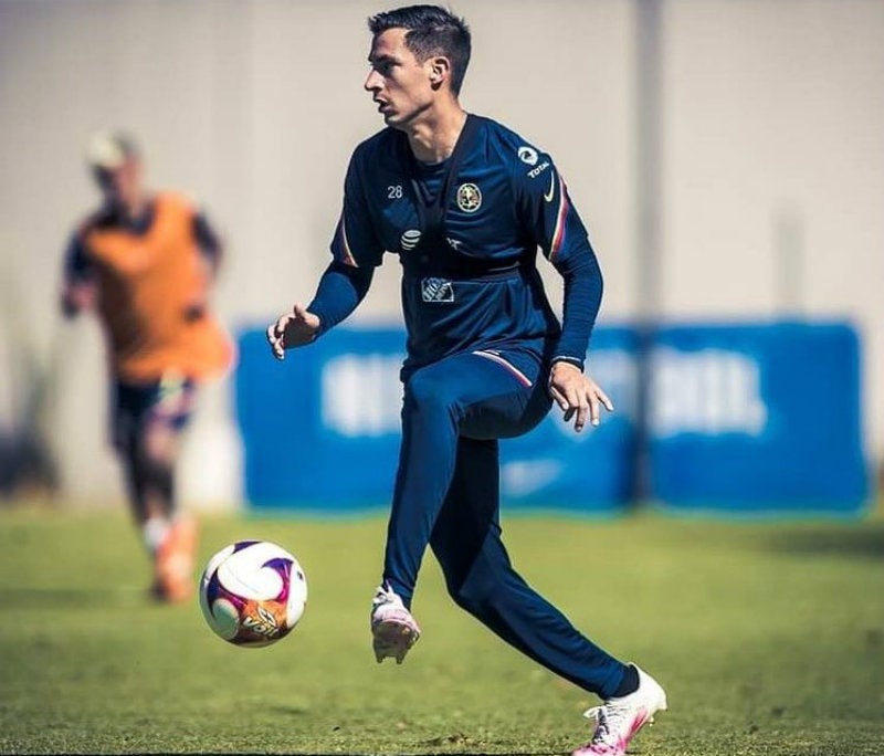 Mauro Lainez en entrenamiento de las Águilas