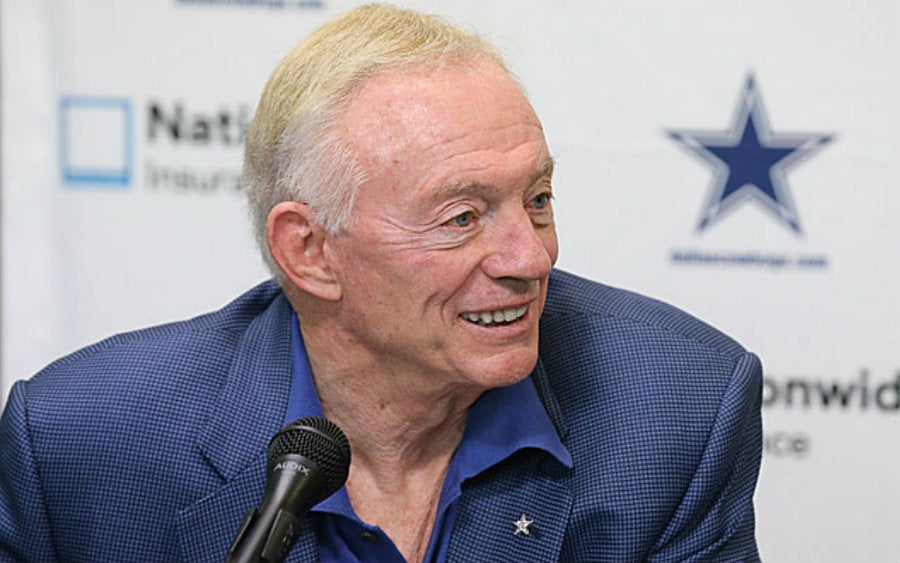 Jerry Jones, dueño de los Cowboys, en conferencia