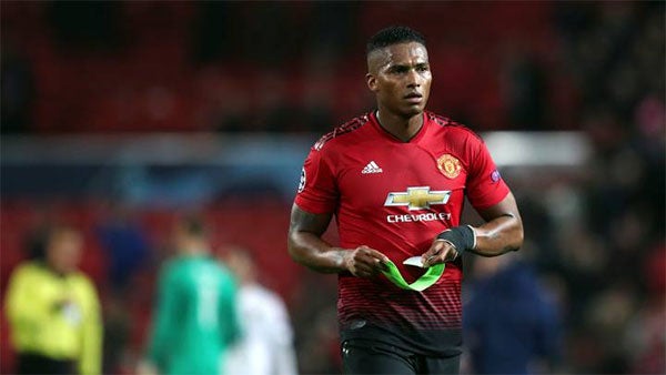 Antonio Valencia en partido con Manchester United