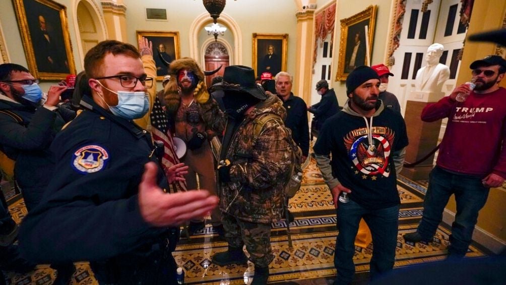 Manifestantes al interior del Capitolio 