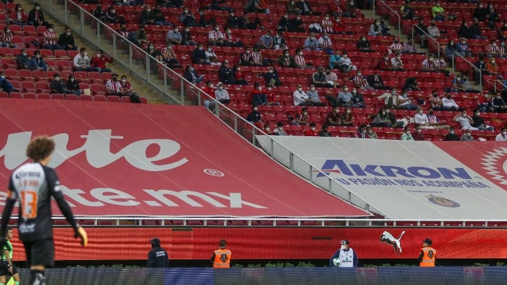 Chivas podría recibir afición para febrero 