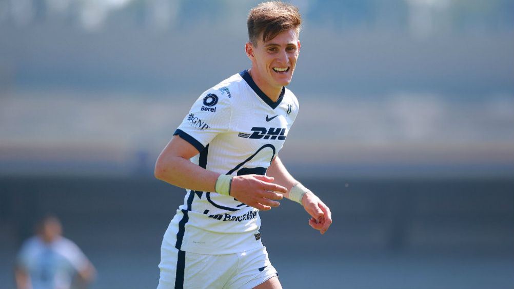 Facundo Waller en acción con Pumas