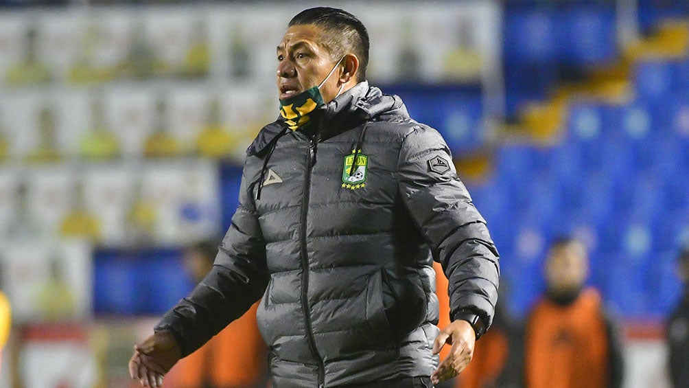 Nacho Ambriz en el partido contra Tigres