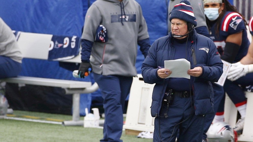 Bill Belichick durante un partido de Patriotas