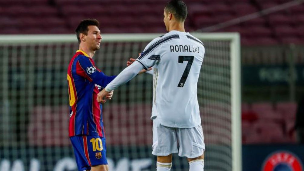 Messi y Cristiano se saludan en juego entre el Barça y la Juve