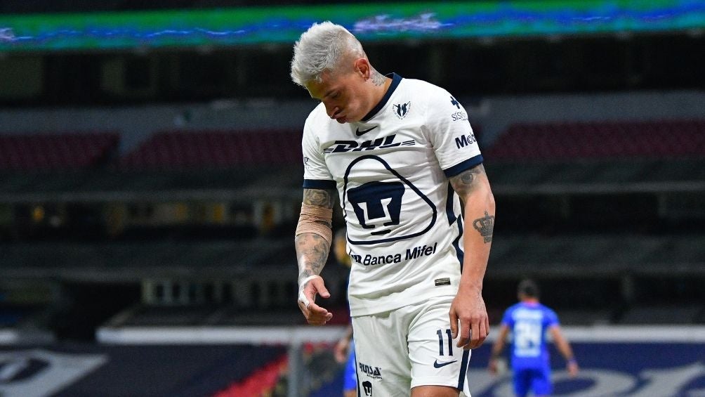 Iturbe en un partido con Pumas 