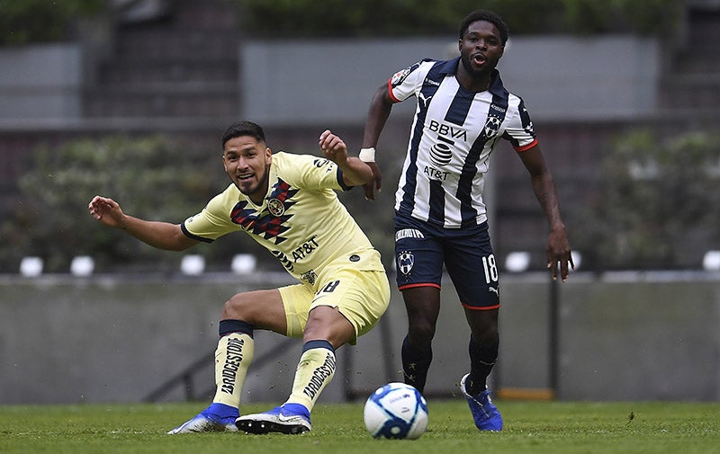 Avilés Hurtado en un duelo contra el América en el Azteca 