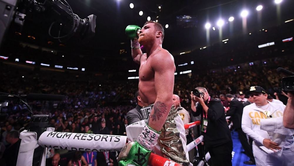 Canelo Álvarez en festejo