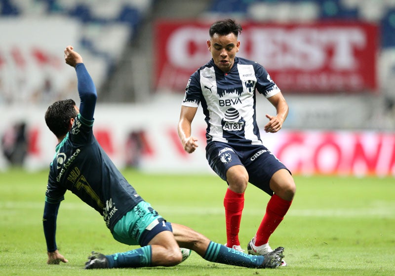 Charly en un partido con Rayados