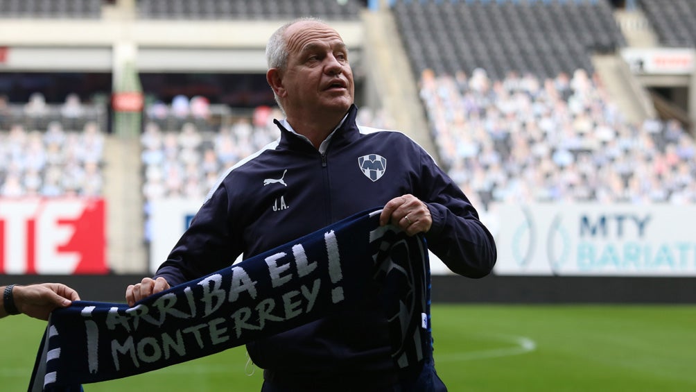 Javier Aguirre, en presentación ante Rayados