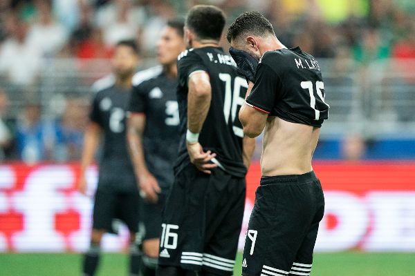 Miguel Layún en acción con el Tri