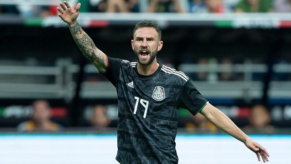 Miguel Layún en acción con el Tri