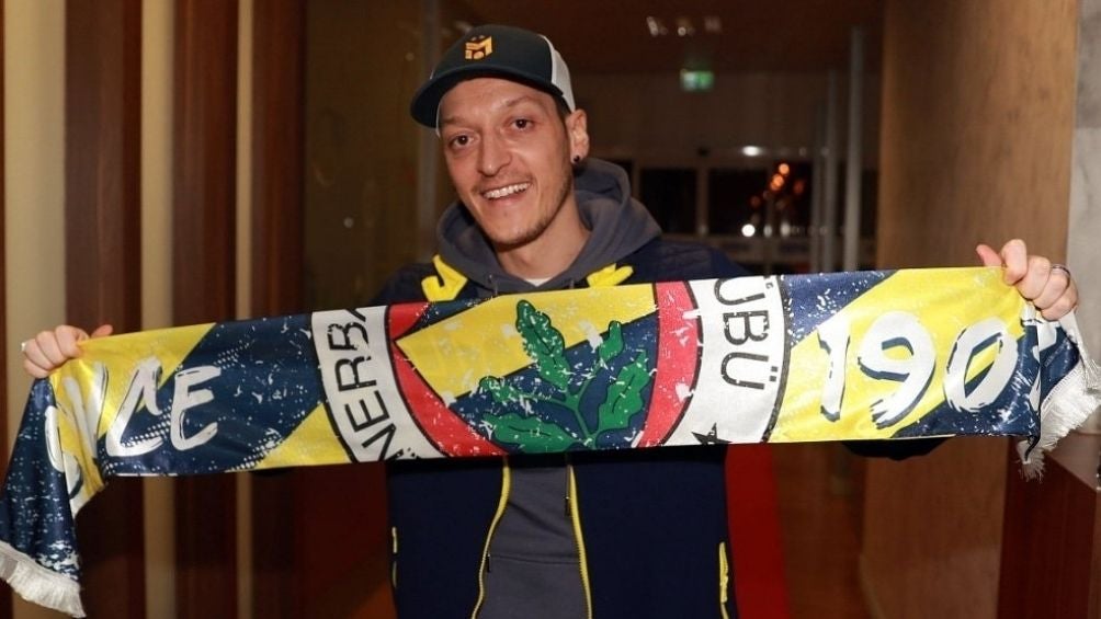 Mesut Özil con los colores de su nuevo equipo 