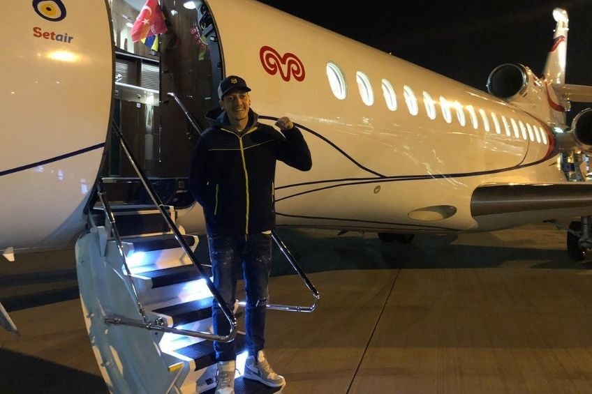 Özil a su llegada a Turquía 