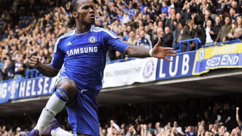 Drogba celebra gol con el Chelsea