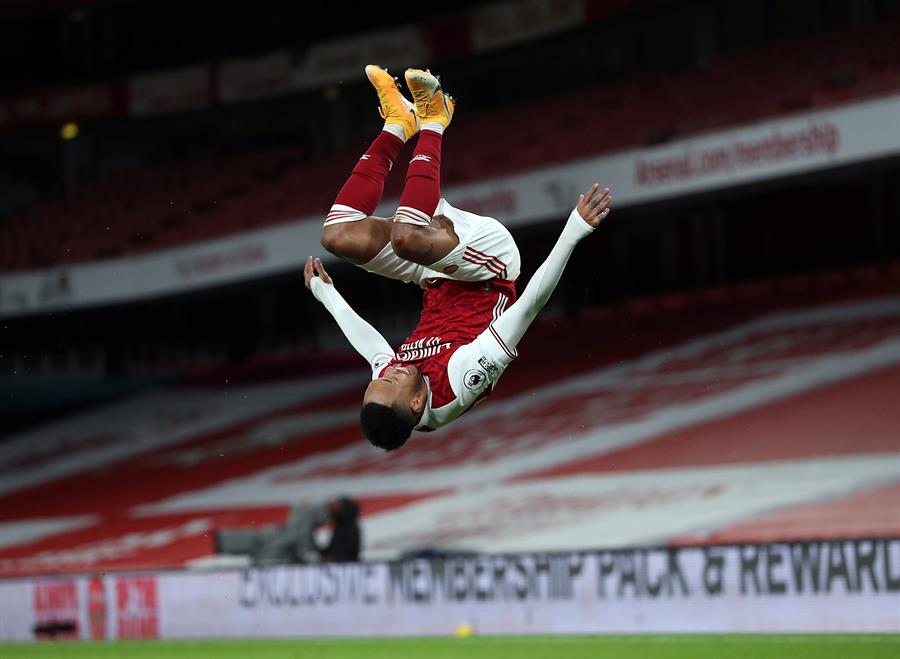 Pierre-Emerick Aubameyang festejando uno de sus goles