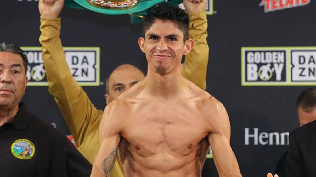 Rey Vargas durante un pesaje