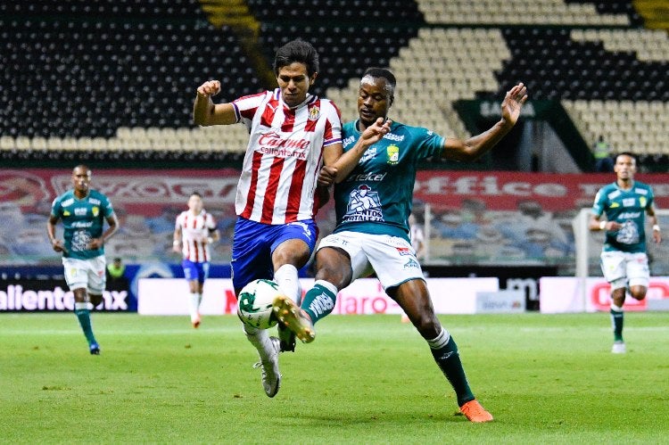 JJ Macías durante un partido con Chivas