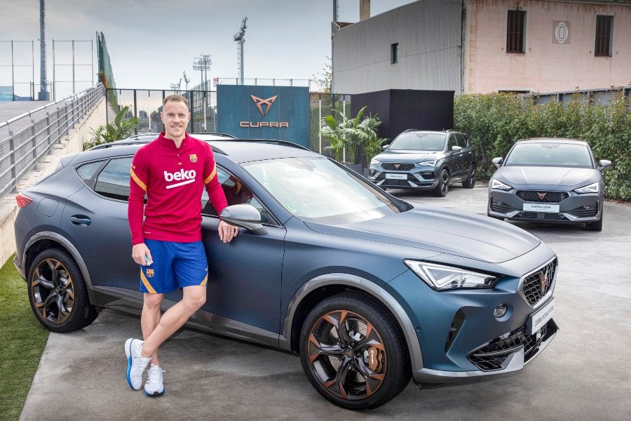 Ter Stegen con su nuevo auto CUPRA