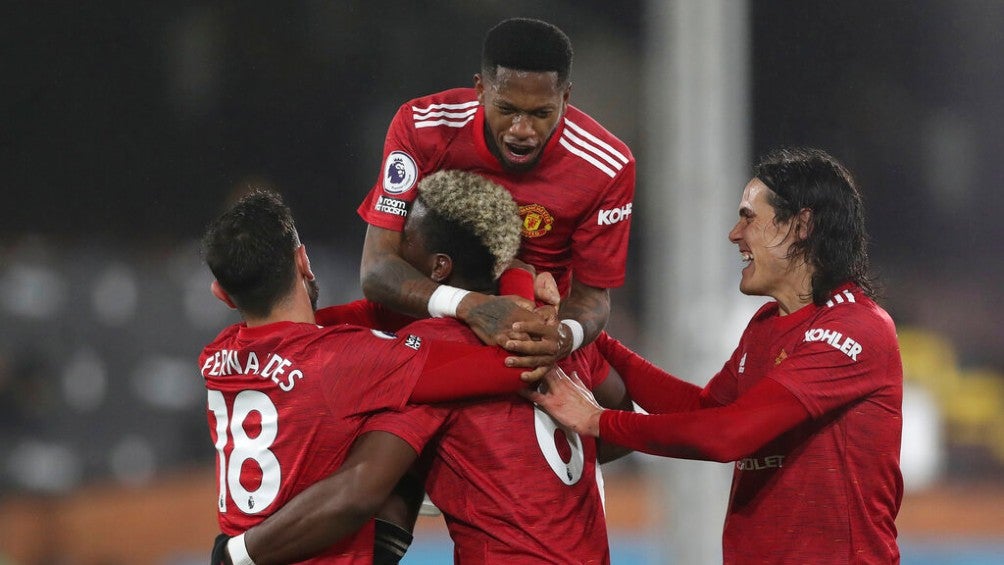 Jugadores del United celebran gol ante el Fulham