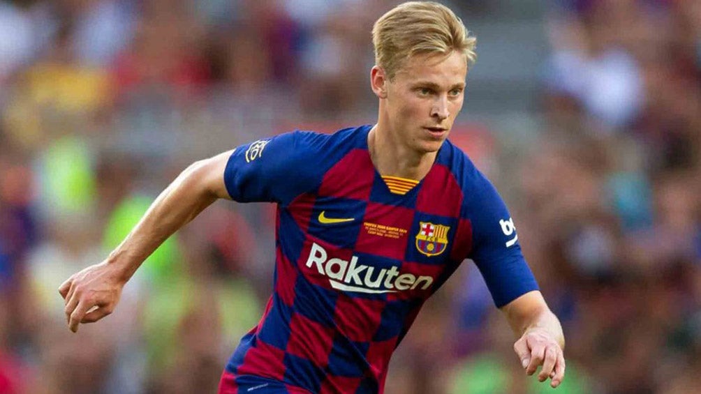 Frenkie de Jong durante un duelo con el Barcelona 