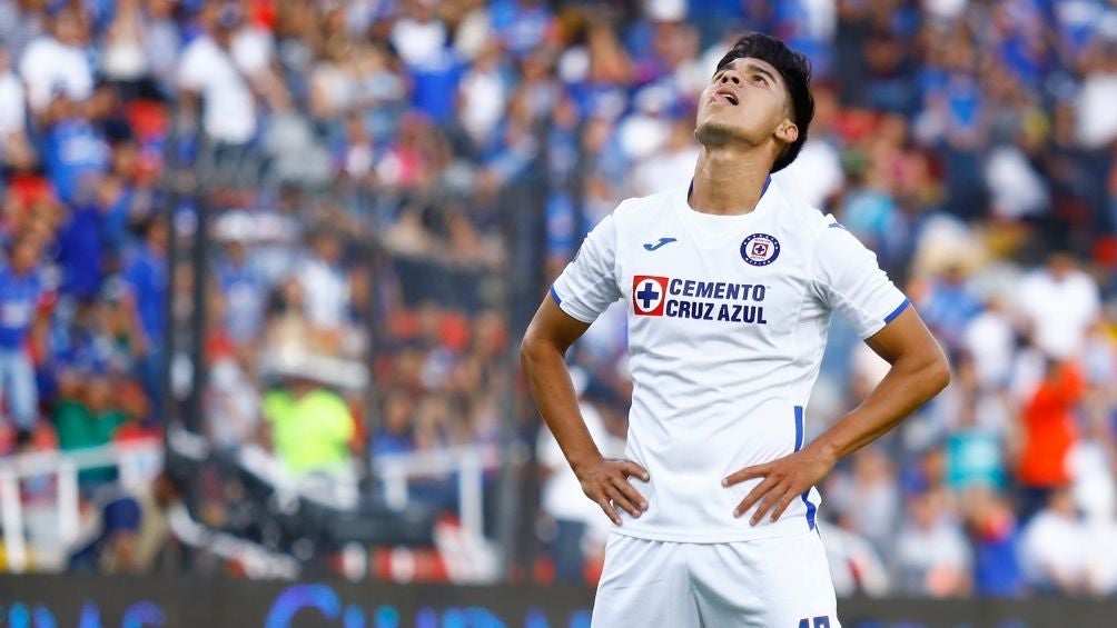 Pol Fernández en un partido con Cruz Azul