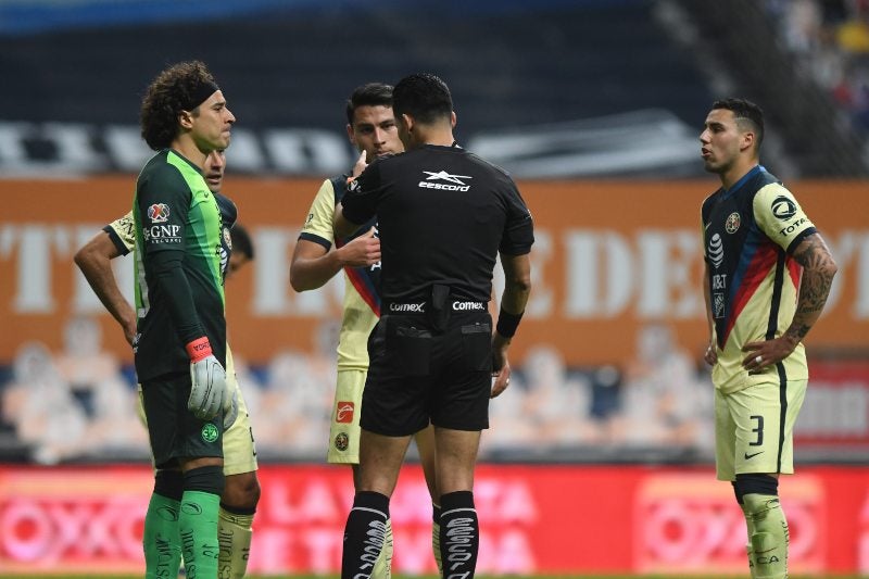 Pérez Durán en partido de Rayados vs América