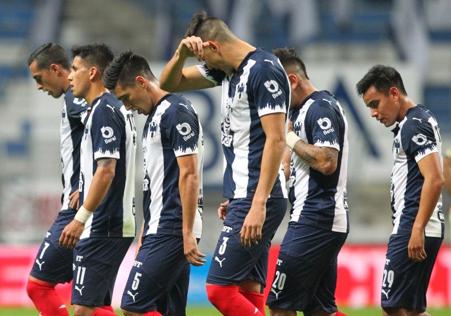 Jugadores de Monterrey en un partido de Liga MX