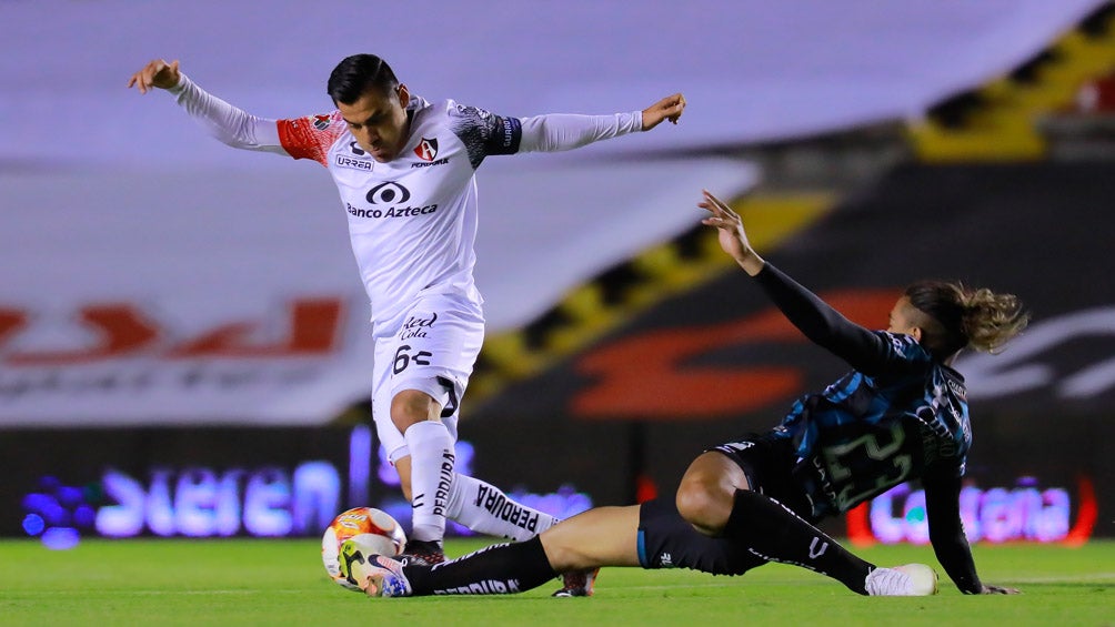 Aldo Rocha, en acción contra Gallos