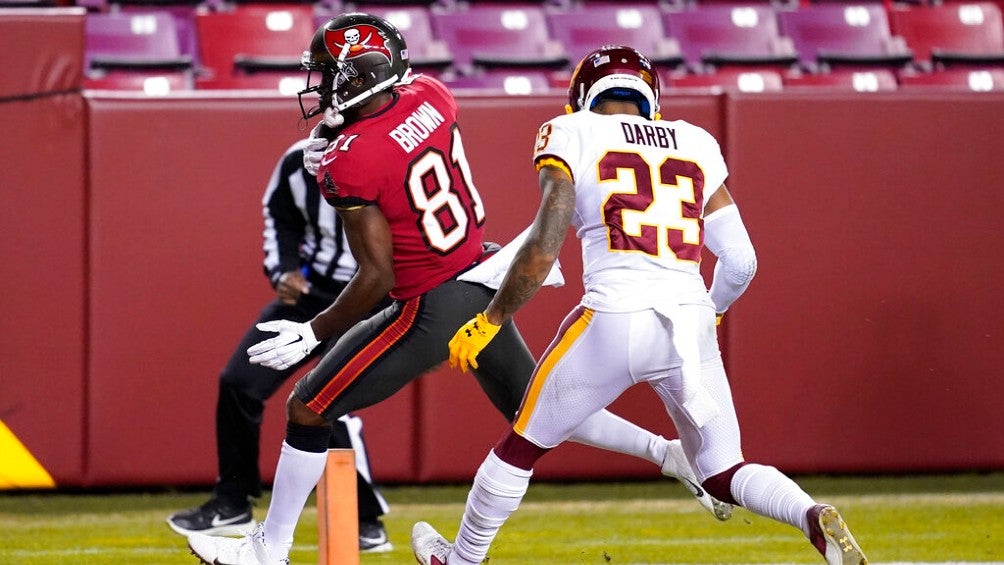 Antonio Brown durante un partido con Bucs