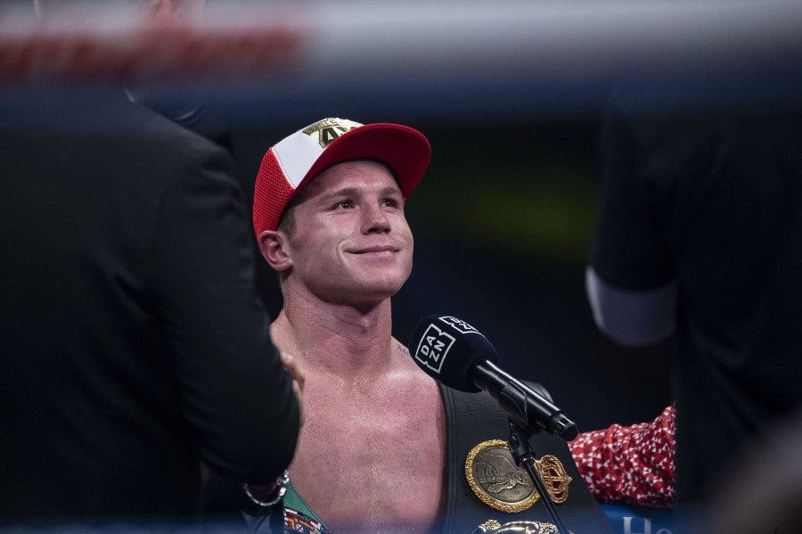 Canelo Álvarez en victoria sobre Callum Smith