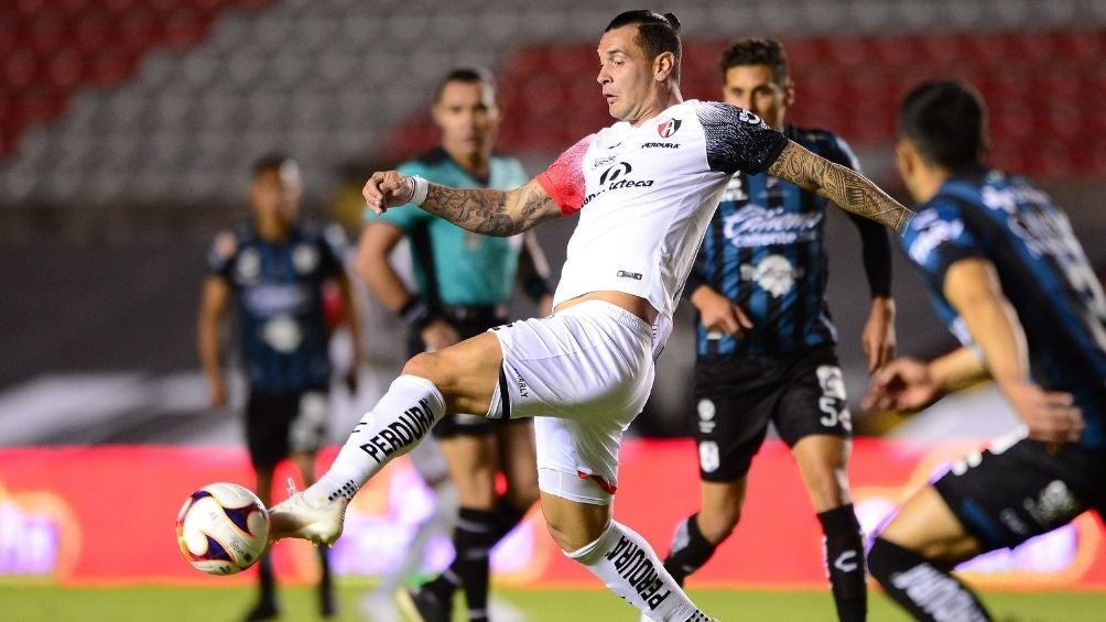 Milton Caraglio en un partido con Atlas 