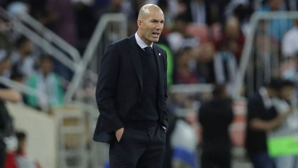 Zinedine Zidane durante un duelo del Real Madrid 